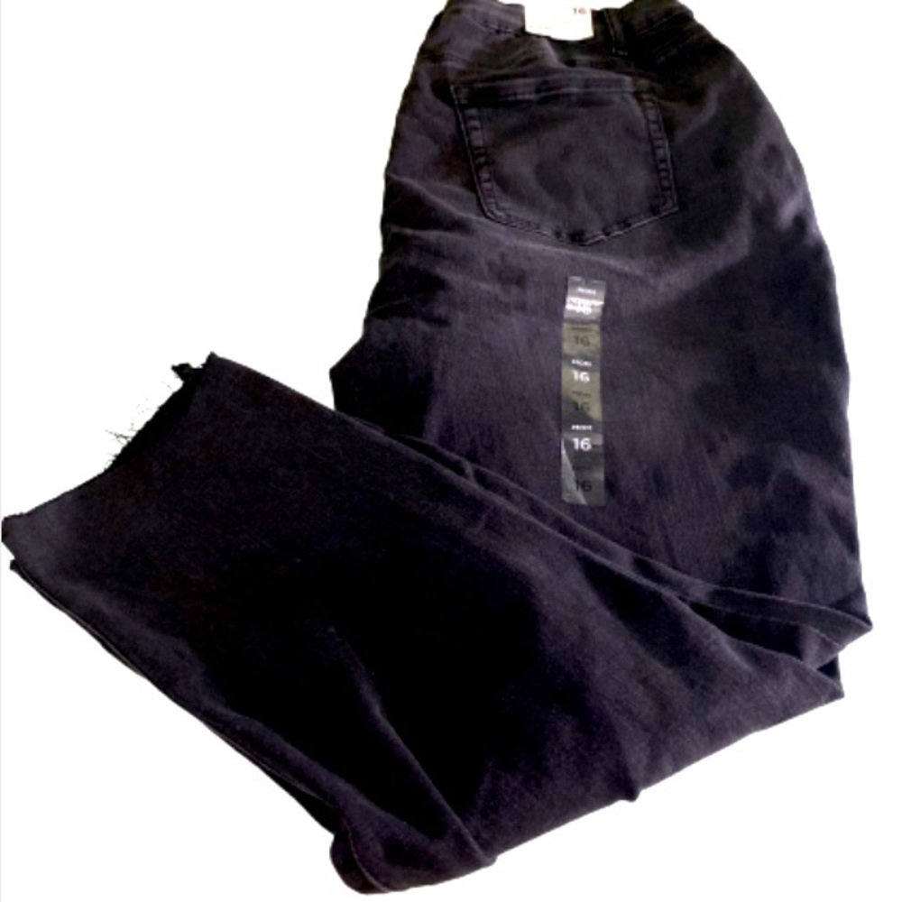 NWT Black Washed MOM Jean SZ 16 New with tags.